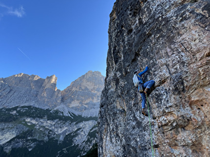 Via Helga, Col Bocia, Dolomiti - Alberto De Giuli sul primo tiro della 'Via Helga' al Col Bocià, Dolomiti