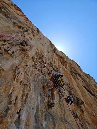 Richiodatura Never Sleeping Wall San Vito Lo Capo - Lavori di richiodatura alla Never Sleeping Wall a San Vito Lo Capo in Sicilia