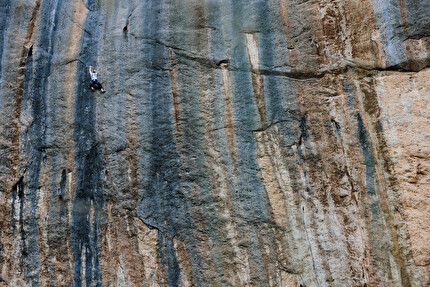 Janja Garnbret Bibliographie Ceuse - Janja Garnbret climbing 'Bibliographie' (9b+) at Céüse, France Janja Garnbret Bibliographie Ceuse - Janja Garnbret climbing 'Bibliographie' (9b+) at Céüse, France