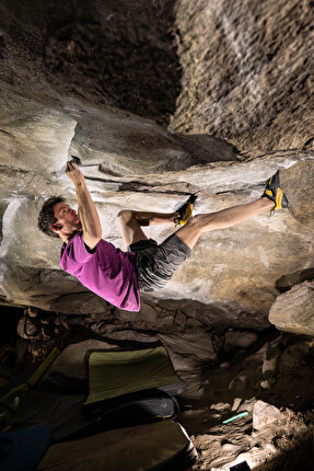 Stefano Ghisolfi - Stefano Ghisolfi climbing 'Story of Two Worlds' a Cresciano Stefano Ghisolfi - Stefano Ghisolfi climbing 'Story of Two Worlds' a Cresciano