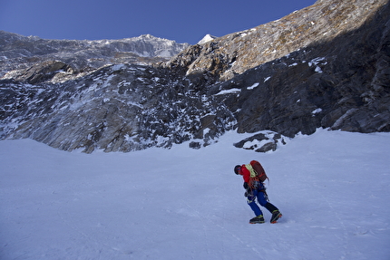 Kongde Ri Shar, Kwangde Ri, Nepal, Elias Hangweyrer, Max Muck, Jakob Ritzl - The start of 'Edge of Patience' on Kongde Ri Shar, Nepal (Elias Hangweyrer, Max Muck, Jakob Ritzl 12 - 17/05/2026) Kongde Ri Shar, Kwangde Ri, Nepal, Elias Hangweyrer, Max Muck, Jakob Ritzl - The start of 'Edge of Patience' on Kongde Ri Shar, Nepal (Elias Hangweyrer, Max Muck, Jakob Ritzl 12 - 17/05/2026)