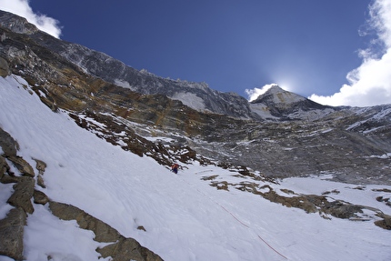 Kongde Ri Shar, Kwangde Ri, Nepal, Elias Hangweyrer, Max Muck, Jakob Ritzl - The view up during the first ascent of 'Edge of Patience' on Kongde Ri Shar, Nepal (Elias Hangweyrer, Max Muck, Jakob Ritzl 12 - 17/05/2026) Kongde Ri Shar, Kwangde Ri, Nepal, Elias Hangweyrer, Max Muck, Jakob Ritzl - The view up during the first ascent of 'Edge of Patience' on Kongde Ri Shar, Nepal (Elias Hangweyrer, Max Muck, Jakob Ritzl 12 - 17/05/2026)