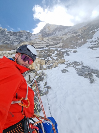 Kongde Ri Shar, Kwangde Ri, Nepal, Elias Hangweyrer, Max Muck, Jakob Ritzl - Belay after the aid pitch below the S-shaped structures on 'Edge of Patience' on Kongde Ri Shar, Nepal (Elias Hangweyrer, Max Muck, Jakob Ritzl 12 - 17/05/2026) Kongde Ri Shar, Kwangde Ri, Nepal, Elias Hangweyrer, Max Muck, Jakob Ritzl - Belay after the aid pitch below the S-shaped structures on 'Edge of Patience' on Kongde Ri Shar, Nepal (Elias Hangweyrer, Max Muck, Jakob Ritzl 12 - 17/05/2026)
