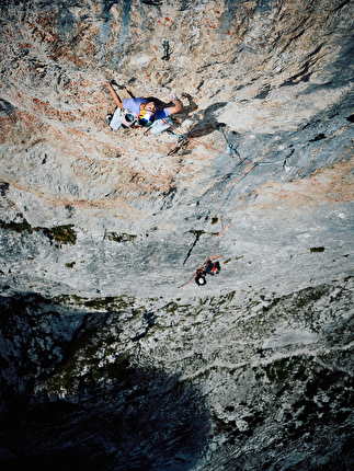 Lara Neumeier - Lara Neumeier climbing 'Des Kaisers Neue Kleider' in Austria’s Wilder Kaiser Lara Neumeier - Lara Neumeier climbing 'Des Kaisers Neue Kleider' in Austria’s Wilder Kaiser