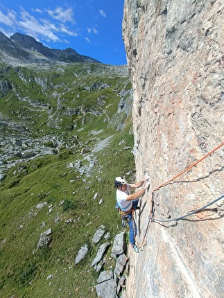 Brothers Cima Uomo, Dolomiti di Brenta - L'apertura di 'Brothers' alla Cima Uomo, Dolomiti di Brenta (Davide Giupponi, Luca Giupponi 2023-2025) Brothers Cima Uomo, Dolomiti di Brenta - L'apertura di 'Brothers' alla Cima Uomo, Dolomiti di Brenta (Davide Giupponi, Luca Giupponi 2023-2025)