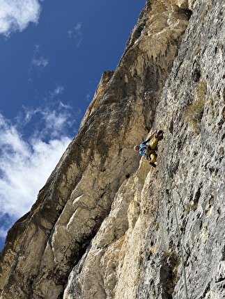 Sellavie Piz Ciavazes, Dolomiti, Hubert Eisendle, Simon Kehrer - L'apertura di 'Sellavie' al Piz Ciavazes nelle Dolomiti (Hubert Eisendle, Simon Kehrer 2025-26) Sellavie Piz Ciavazes, Dolomiti, Hubert Eisendle, Simon Kehrer - L'apertura di 'Sellavie' al Piz Ciavazes nelle Dolomiti (Hubert Eisendle, Simon Kehrer 2025-26)