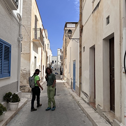 Isola di Marettimo, Egadi Sicilia - L'apertura della via 'I marinai tornano tardi' alla Guglia Paolo e Francesca, Punta Pegna, Isola di Marettimo, Egadi (Michele Barbiero, Alessandro Beber, Marco Bergamo 06/05/2026) Isola di Marettimo, Egadi Sicilia - L'apertura della via 'I marinai tornano tardi' alla Guglia Paolo e Francesca, Punta Pegna, Isola di Marettimo, Egadi (Michele Barbiero, Alessandro Beber, Marco Bergamo 06/05/2026)