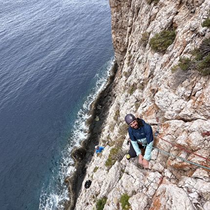 Isola di Marettimo, Egadi Sicilia - L'apertura della via 'I marinai tornano tardi' alla Guglia Paolo e Francesca, Punta Pegna, Isola di Marettimo, Egadi (Michele Barbiero, Alessandro Beber, Marco Bergamo 06/05/2026) Isola di Marettimo, Egadi Sicilia - L'apertura della via 'I marinai tornano tardi' alla Guglia Paolo e Francesca, Punta Pegna, Isola di Marettimo, Egadi (Michele Barbiero, Alessandro Beber, Marco Bergamo 06/05/2026)