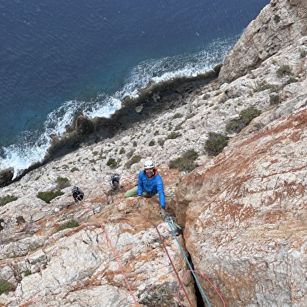 Isola di Marettimo, Egadi Sicilia - L'apertura della via 'I marinai tornano tardi' alla Guglia Paolo e Francesca, Punta Pegna, Isola di Marettimo, Egadi (Michele Barbiero, Alessandro Beber, Marco Bergamo 06/05/2026) Isola di Marettimo, Egadi Sicilia - L'apertura della via 'I marinai tornano tardi' alla Guglia Paolo e Francesca, Punta Pegna, Isola di Marettimo, Egadi (Michele Barbiero, Alessandro Beber, Marco Bergamo 06/05/2026)