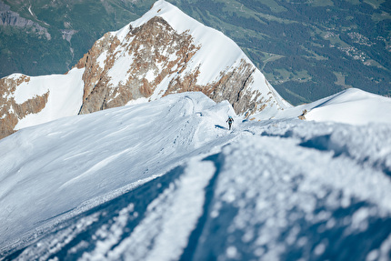 Iris Pessey Monte Bianco - Iris Pessey il 18 giugno 2026 stabilisce un nuovo record femminile di FKT sul Monte Bianco: salita dalla chiesa di Chamonix alla vetta di 4807 metri in 5 ore e 2 minuti.