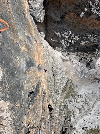 Tofana di Rozes, Dolomiti - Silvia Bert sul secondo tiro (7a+) di 'Goodbye 1999' alla Tofana di Rozes, Dolomiti Tofana di Rozes, Dolomiti - Silvia Bert sul secondo tiro (7a+) di 'Goodbye 1999' alla Tofana di Rozes, Dolomiti