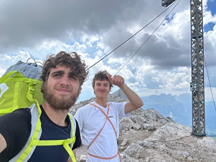 Via Kastlunger - Bottaro Sasso delle Nove, Dolomiti, Pietro Bottaro, Philipp Mutschlechner - Pietro Bottaro e Philipp Mutschlechner in cima al Sasso delle Nove, Dolomiti dopo aver ripetuto la via 'Kastlunger - Bottaro' Via Kastlunger - Bottaro Sasso delle Nove, Dolomiti, Pietro Bottaro, Philipp Mutschlechner - Pietro Bottaro e Philipp Mutschlechner in cima al Sasso delle Nove, Dolomiti dopo aver ripetuto la via 'Kastlunger - Bottaro'