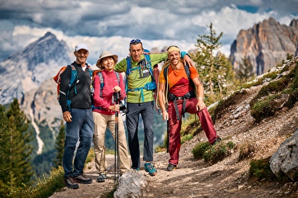 inCLOUsivity, Cinque Torri, Dolomiti, Massimo Coda, Andrea Lanfri - Romano Ravasio e Marina Pizziolo, fondatori di Art4Life Movement, con Massimo Coda ed Andrea Lanfri inCLOUsivity, Cinque Torri, Dolomiti, Massimo Coda, Andrea Lanfri - Romano Ravasio e Marina Pizziolo, fondatori di Art4Life Movement, con Massimo Coda ed Andrea Lanfri
