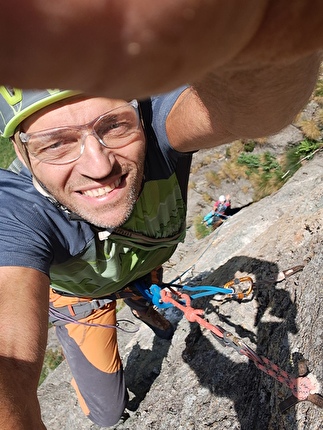 Pinnacolo di Maslana, Valbondione, Cristina Oldrati, Matteo Rivadossi - Sui cliff aprendo L7 di 'L’Ombra di Jung', Pinnacolo di Maslana, Valbondione (Cristina Oldrati, Matteo Rivadossi, estate 2026)
