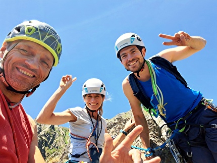 Pinnacolo di Maslana, Valbondione, Cristina Oldrati, Matteo Rivadossi - Autoscatto in vetta durante il collaudo di 'L’Ombra di Jung', Pinnacolo di Maslana, Valbondione (Cristina Oldrati, Matteo Rivadossi, estate 2026)