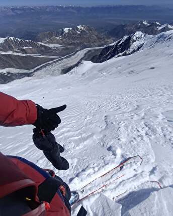 Ettore Campana Lenin Peak Scalo Sogni - Ettore Campana e la discesa con gli sci della parete nord del Lenin Peak (7134m) in Kirghizistan, luglio 2026 Ettore Campana Lenin Peak Scalo Sogni - Ettore Campana e la discesa con gli sci della parete nord del Lenin Peak (7134m) in Kirghizistan, luglio 2026