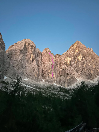 Anna Chiaruttini - Il tracciato della 'Deye Peters' alla Torre delle Madri dei Camosci (Alpi Giulie). Anna Chiaruttini - Il tracciato della 'Deye Peters' alla Torre delle Madri dei Camosci (Alpi Giulie).