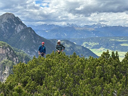 Croda Bagnata, Dolomiti, Tobias Engl, Florian Huber, Damian Pitscheider - Damian Pitscheider e Tobias Engl in cima alla via 'Reise zum Riesen' alla Croda Bagnata in Val di Landro (Dolomiti Croda Bagnata, Dolomiti, Tobias Engl, Florian Huber, Damian Pitscheider - Damian Pitscheider e Tobias Engl in cima alla via 'Reise zum Riesen' alla Croda Bagnata in Val di Landro (Dolomiti