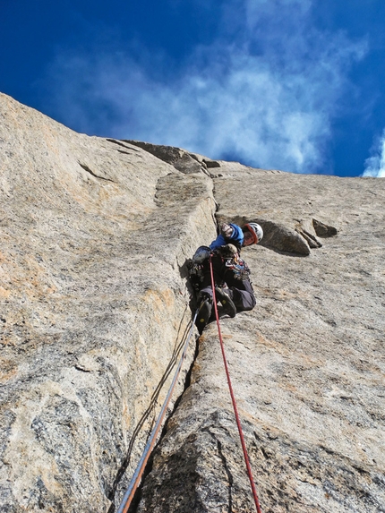 Renland, Greenland - Ledgeway to Heaven (7b+/A1, 45°)