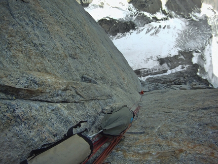 Renland, Greenland - Midnight Solarium, (7b, 45°, 1100m)