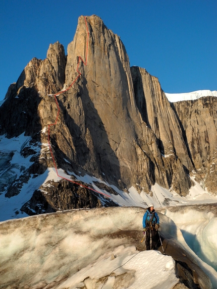 Renland, Greenland - Midnight Solarium, (7b, 45°, 1100m)