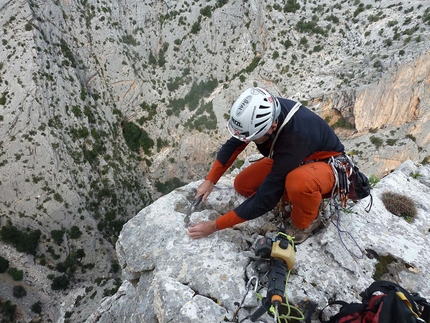 Hotel Supramonte - Rolando Larcher at the lst belay of Hotel Supramonte