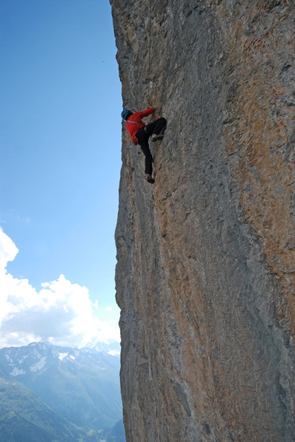 Wenden - Portami Via: the wall where Tommy Caldwell failed to see the bolts and climbed off-route.