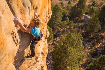 Mayan Smith-Gobat - 28/10/2012: Mayan Smith-Gobat su Punks in the Gym (32/8b+) ad Arapiles, Australia.