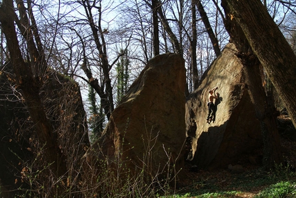 Fotografare l'azione dell'arrampicata - Falesie nel bosco dell'’Acqua Fraggia in val Chiavenna