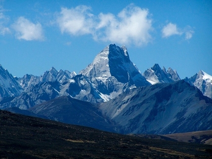 First ascent of Kemailong in China's Shaluli Shan