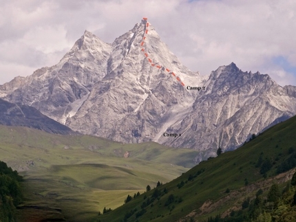 Kemailong, Shaluli Shan, China - The line of ascent chosen by Dave Anderson and Szu-ting Yi