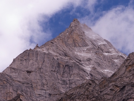 Kemailong, Shaluli Shan, China - Kemailong from up close