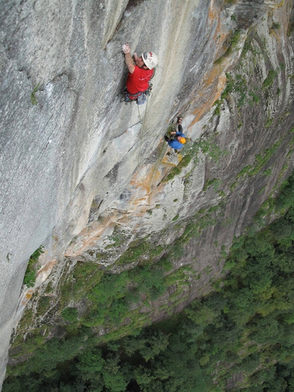 Val Bavona, new rock climb and free ascents by Tobias Wolf