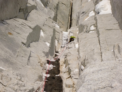 Fitz Roy, Patagonia - Un mar de suenos! (Jorge Ackermann, Michael Lerjen-Demjen, 1200m, 7a, A3, M4, 14-17/11/2012)