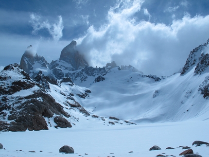 Fitz Roy, Patagonia - Un mar de suenos! (Jorge Ackermann, Michael Lerjen-Demjen, 1200m, 7a, A3, M4, 14-17/11/2012)