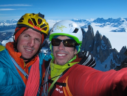 Fitz Roy, Patagonia - Un mar de suenos! (Jorge Ackermann, Michael Lerjen-Demjen, 1200m, 7a, A3, M4, 14-17/11/2012)