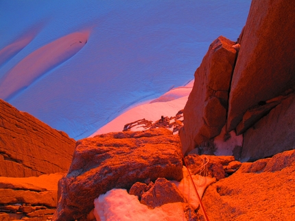 Fitz Roy, Patagonia - Un mar de suenos! (Jorge Ackermann, Michael Lerjen-Demjen, 1200m, 7a, A3, M4, 14-17/11/2012)