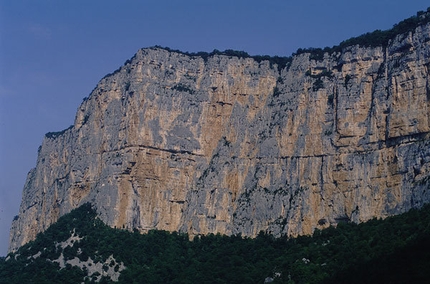 Arrampicare a Presles. Vie di arrampicata sportiva nel Vercors francese