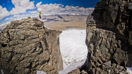 Swami Muztaghata - Slackline at 5000m