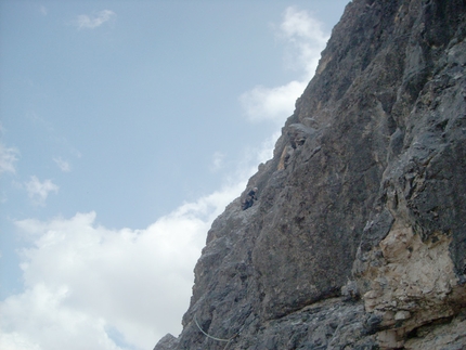 Sogno Infinito, Sasso delle Dieci, Dolomiti - Walter Polidori sulle placche nere