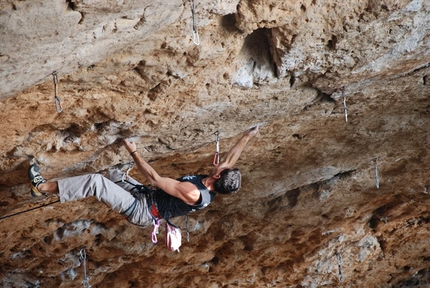 Sperlonga - Domenico Intorre sending Invidia at the Grotta dell'Arenauta