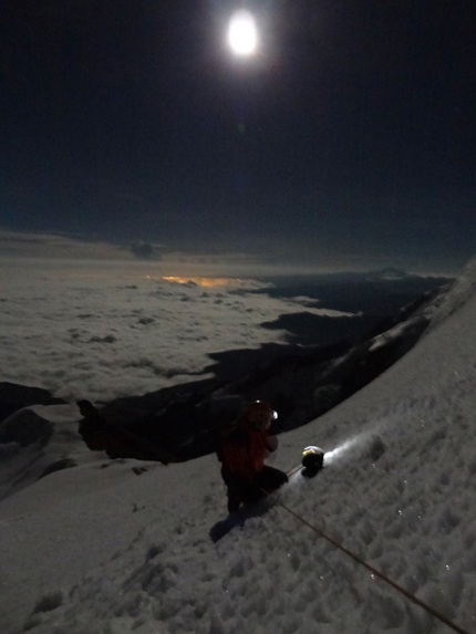 Bolivia - Illimani. Salendo di notte.