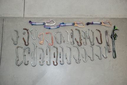 Lab test of carabiners used at belay stations