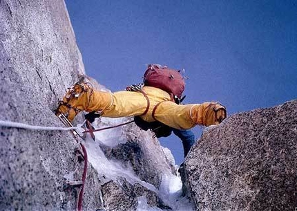 Cerro Torre 1974, Ragni di Lecco - Climbing the first corner to reach the gully that leads to Colle della Speranza.