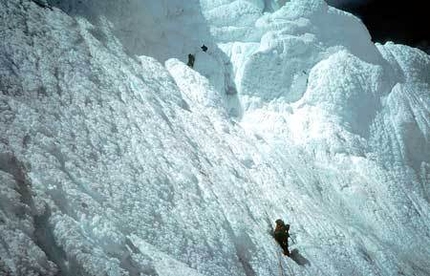 Cerro Torre 1974, Ragni di Lecco - Sulla parete sotto il campo 5 all'Elmo