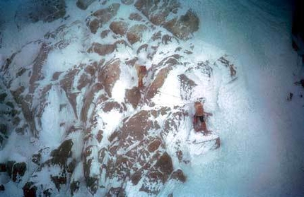 Cerro Torre 1974, Ragni di Lecco - Direct view (from the summit of Elmo) onto the pitches that lead to the first corner.