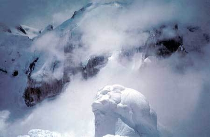 Cerro Torre 1974, Ragni di Lecco - From the first shoulder, the summit of Torre Egger.