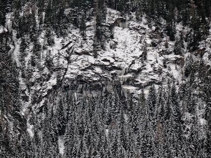 Ötztal - 03/01/2013: Rätselburg (WI7+, 80m, Hansjörg Auer & Mathias Nössig)