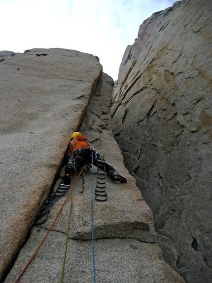 Cerro Piergiorgio - Cerro Piergiorgio, Patagonia, 'La Routa de l'Hermano' (950m, 6b+ A3 ED+).