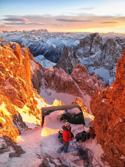 La Legrima, parete Nord del Sassolungo, Dolomiti - Il bivacco sotto la cima del Sassolungo